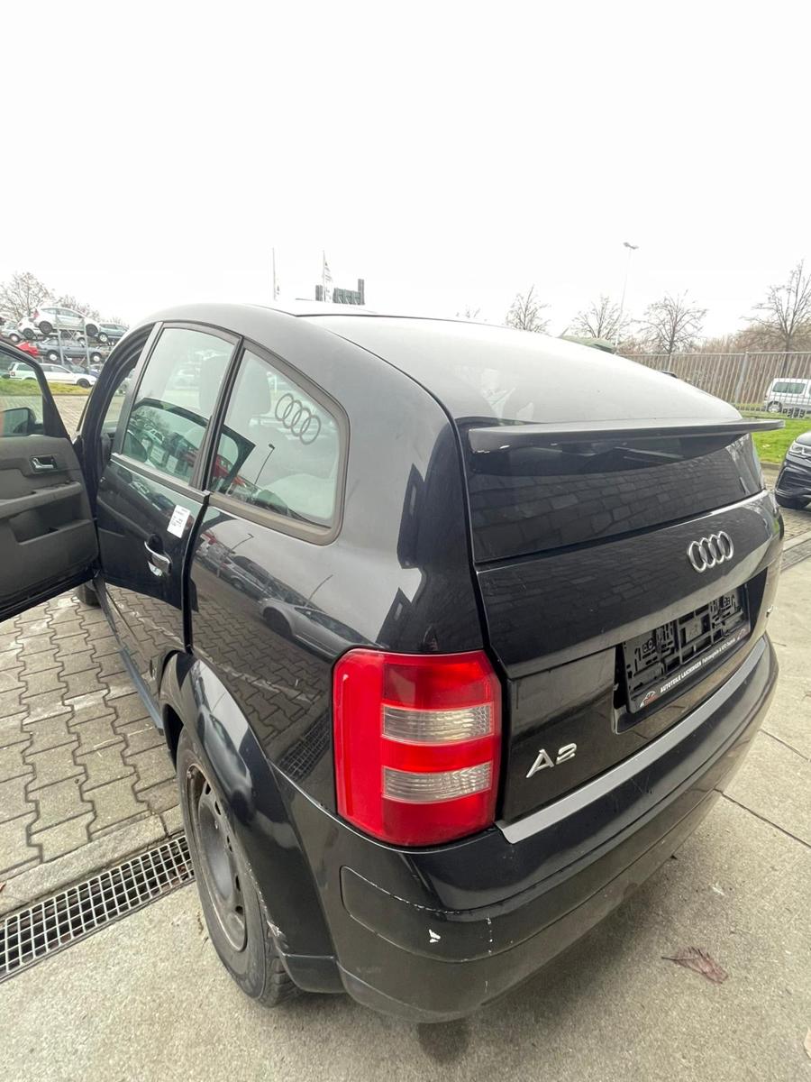 Audi A2 8Z original Heckklappe mit Scheibe LY9B Brilliantschwarz BJ01